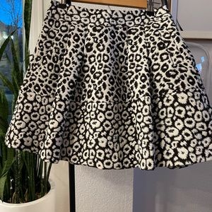 Adorable above the knee leopard skirt zipper closure in back
